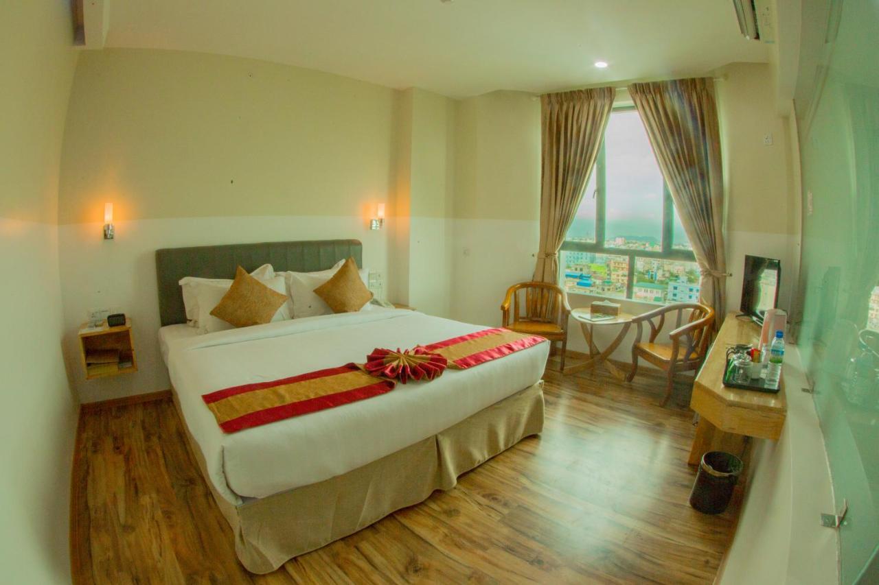 Gold Leaf Hotel Mandalay Exterior foto